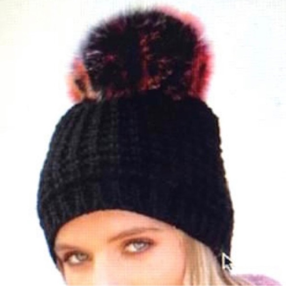 Kyi Kyi Accessories - Kyi Kyi Kanada Klassic Faux Fur Pompom Beanie
